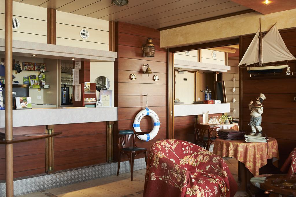 Logis Hotels - Au Poisson D'Argent - Hotel 3 Etoiles Et Restaurant Le Mesnil-en-Vallée المظهر الخارجي الصورة