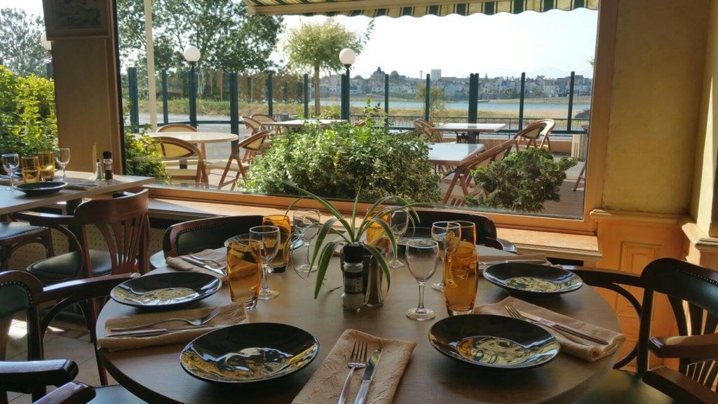 Logis Hotels - Au Poisson D'Argent - Hotel 3 Etoiles Et Restaurant Le Mesnil-en-Vallée المظهر الخارجي الصورة