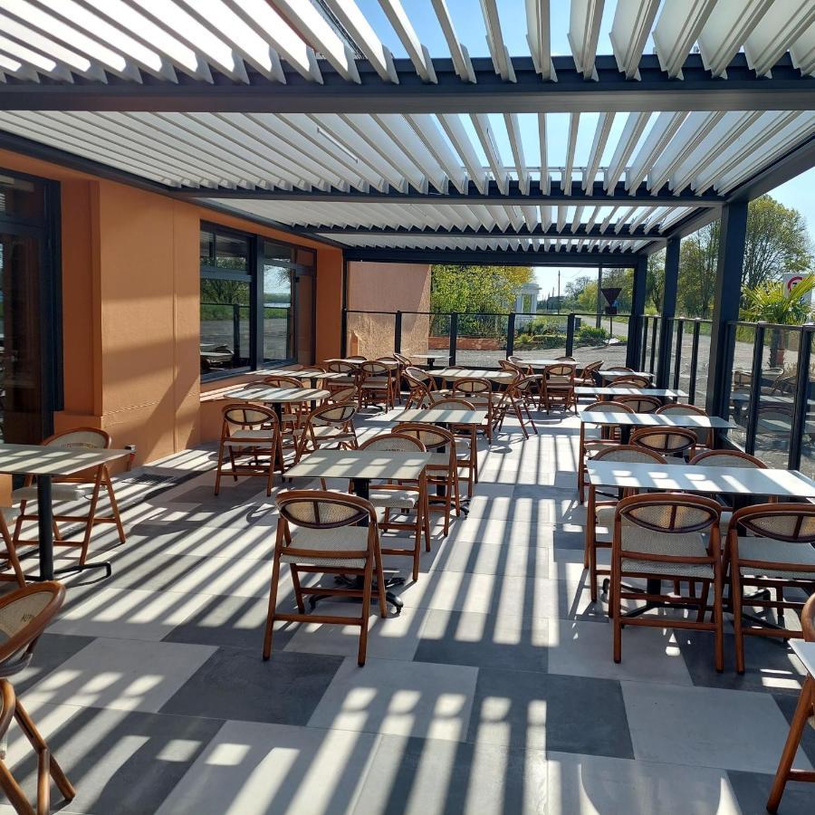 Logis Hotels - Au Poisson D'Argent - Hotel 3 Etoiles Et Restaurant Le Mesnil-en-Vallée المظهر الخارجي الصورة