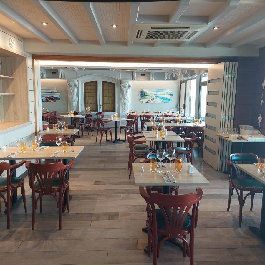 Logis Hotels - Au Poisson D'Argent - Hotel 3 Etoiles Et Restaurant Le Mesnil-en-Vallée المظهر الخارجي الصورة