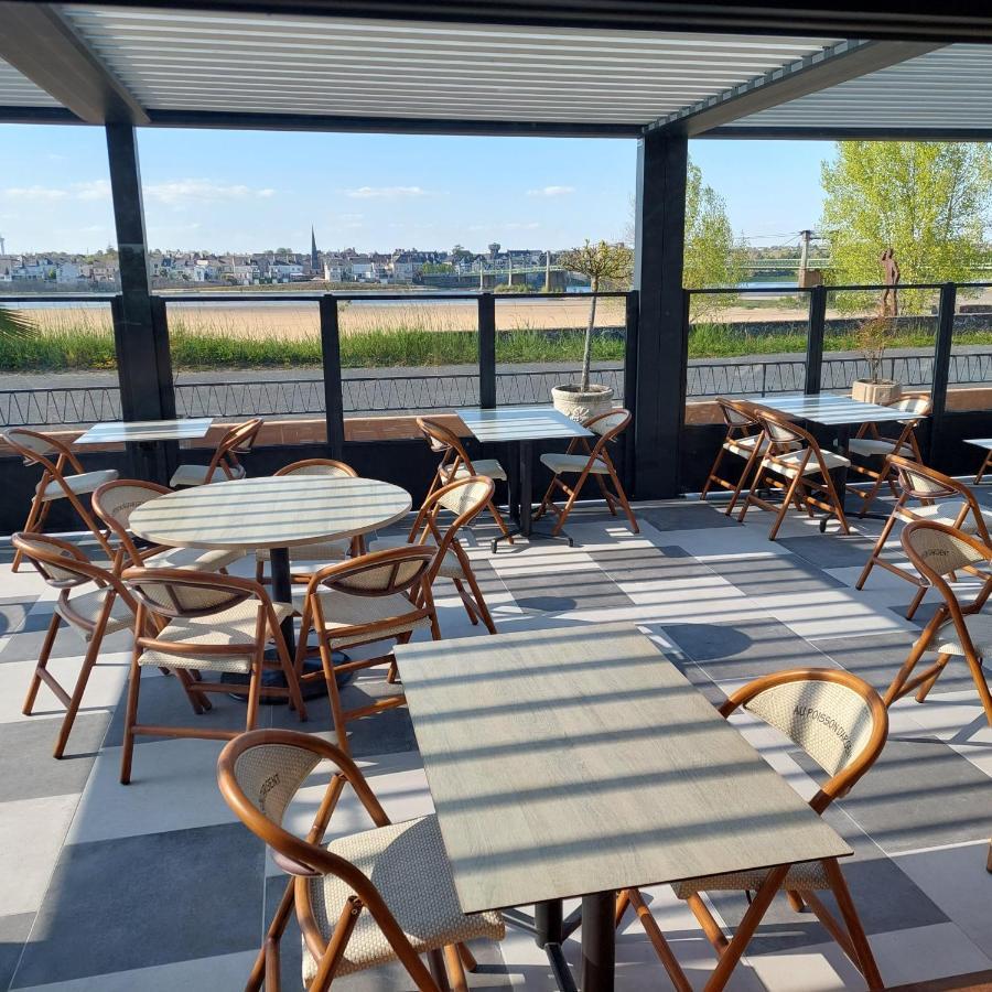Logis Hotels - Au Poisson D'Argent - Hotel 3 Etoiles Et Restaurant Le Mesnil-en-Vallée المظهر الخارجي الصورة