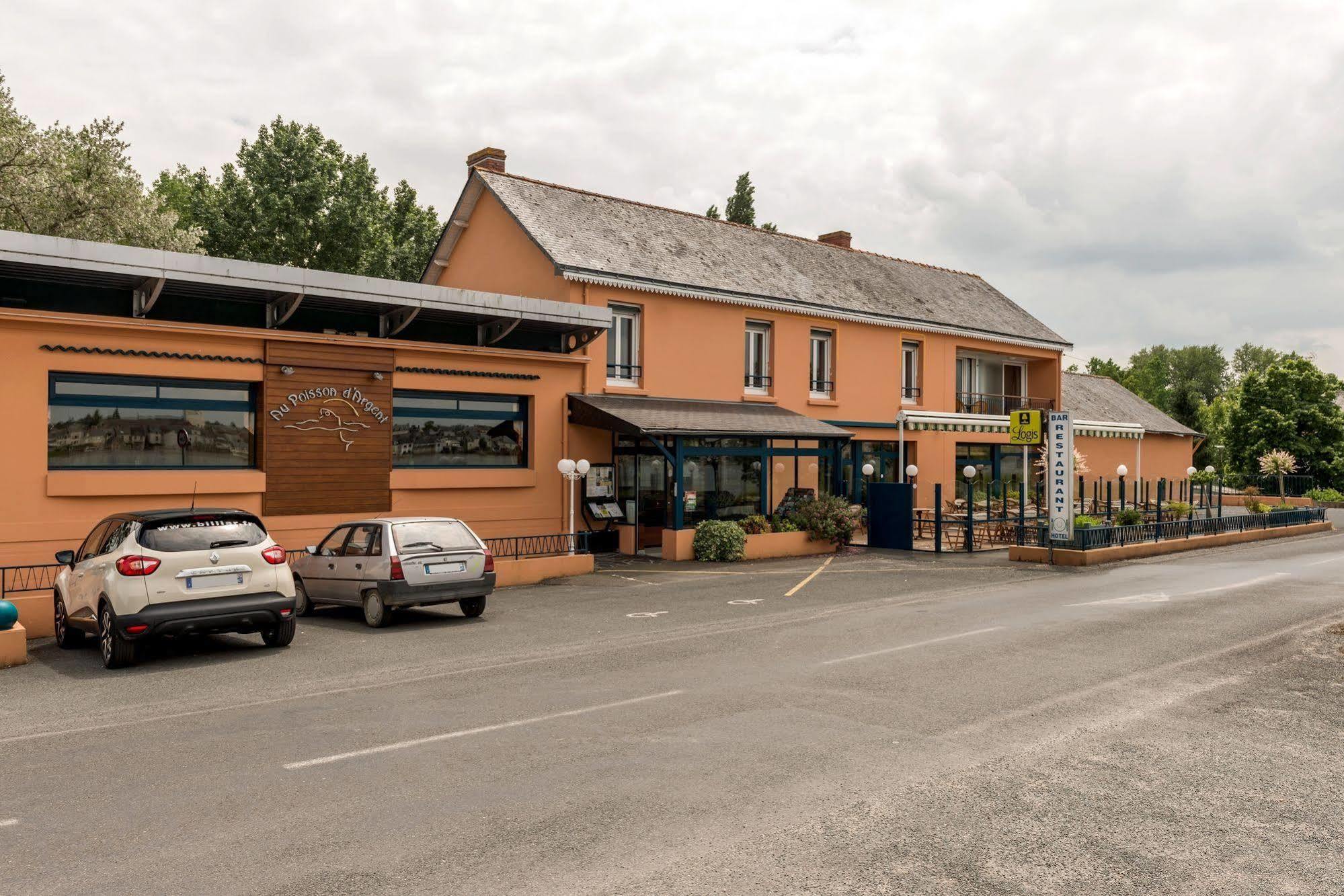 Logis Hotels - Au Poisson D'Argent - Hotel 3 Etoiles Et Restaurant Le Mesnil-en-Vallée المظهر الخارجي الصورة