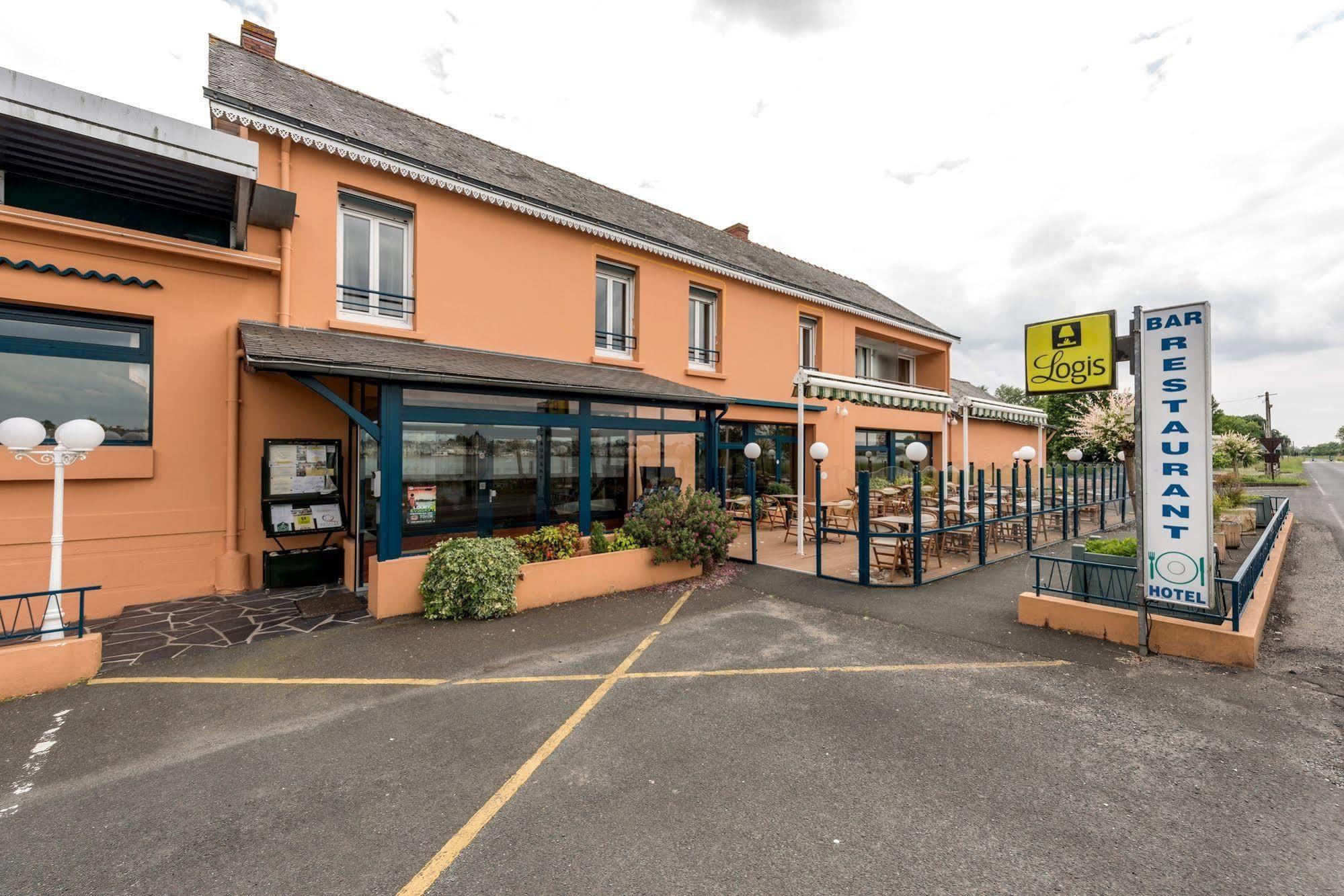 Logis Hotels - Au Poisson D'Argent - Hotel 3 Etoiles Et Restaurant Le Mesnil-en-Vallée المظهر الخارجي الصورة