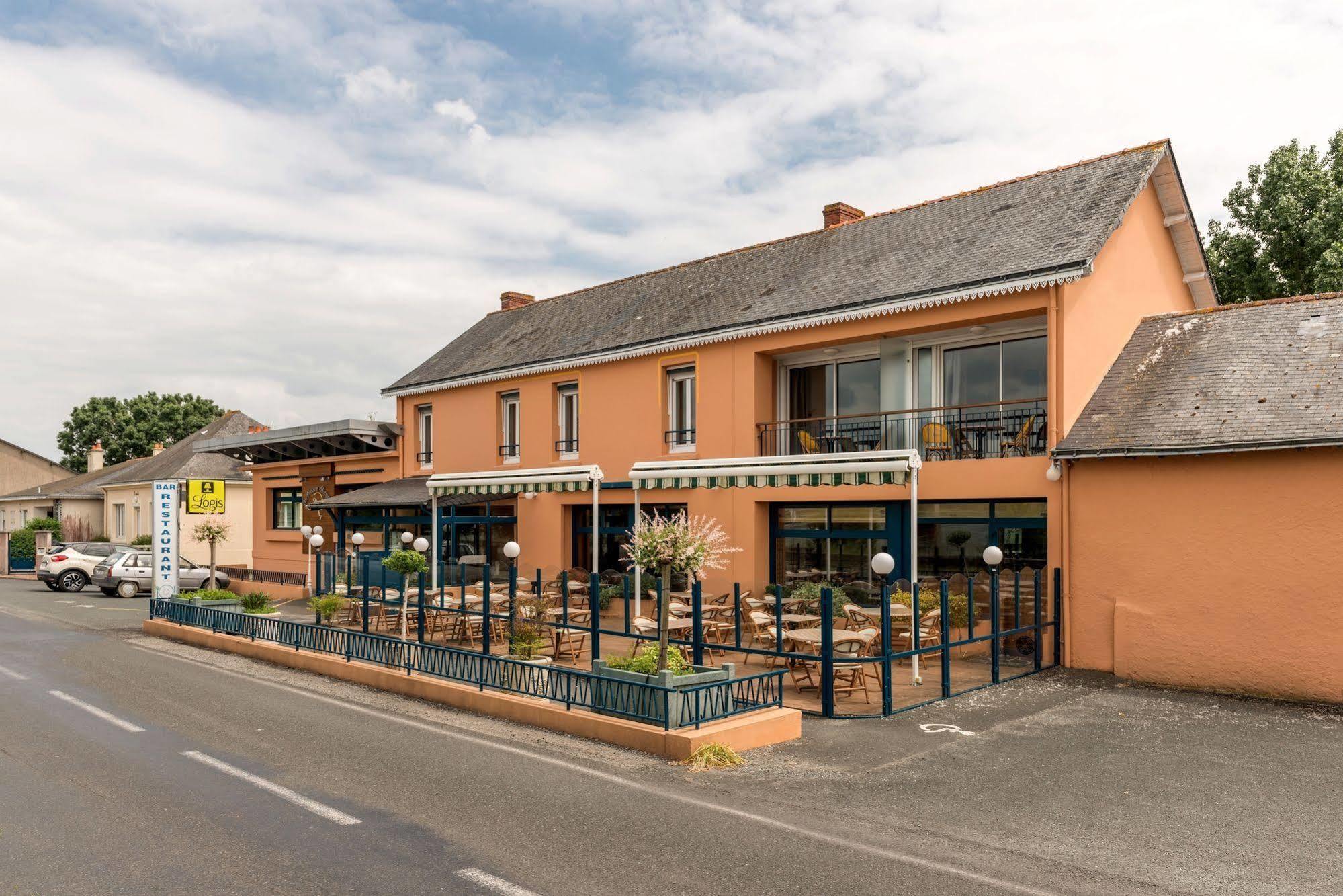 Logis Hotels - Au Poisson D'Argent - Hotel 3 Etoiles Et Restaurant Le Mesnil-en-Vallée المظهر الخارجي الصورة