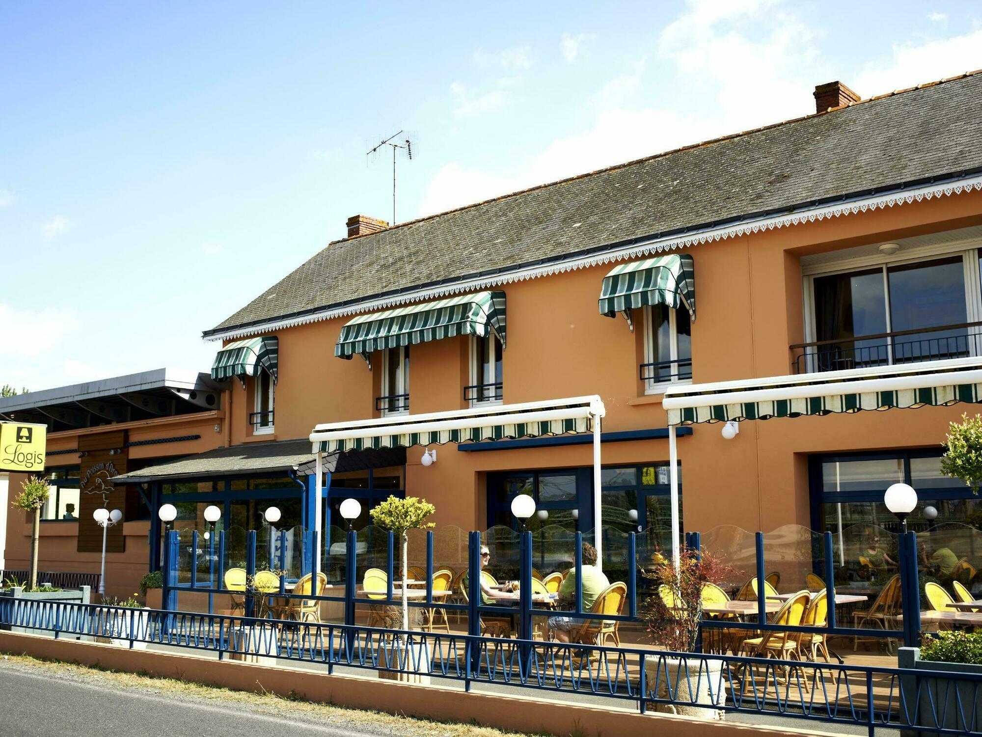 Logis Hotels - Au Poisson D'Argent - Hotel 3 Etoiles Et Restaurant Le Mesnil-en-Vallée المظهر الخارجي الصورة